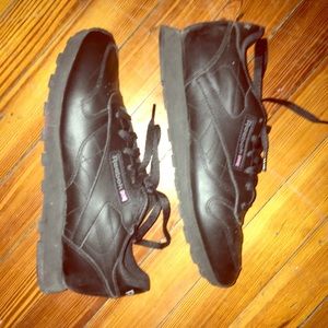 Black reebok classics!